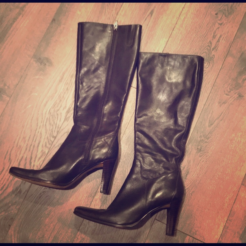 Brown knee-high boots #shesdarlin!